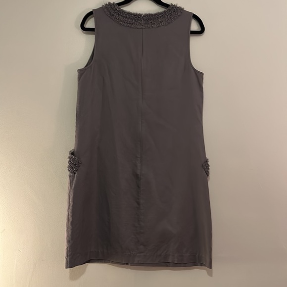 EUC gray sleeveless delicate frilly neckline & pockets Loft dress size 12 - Picture 2 of 9